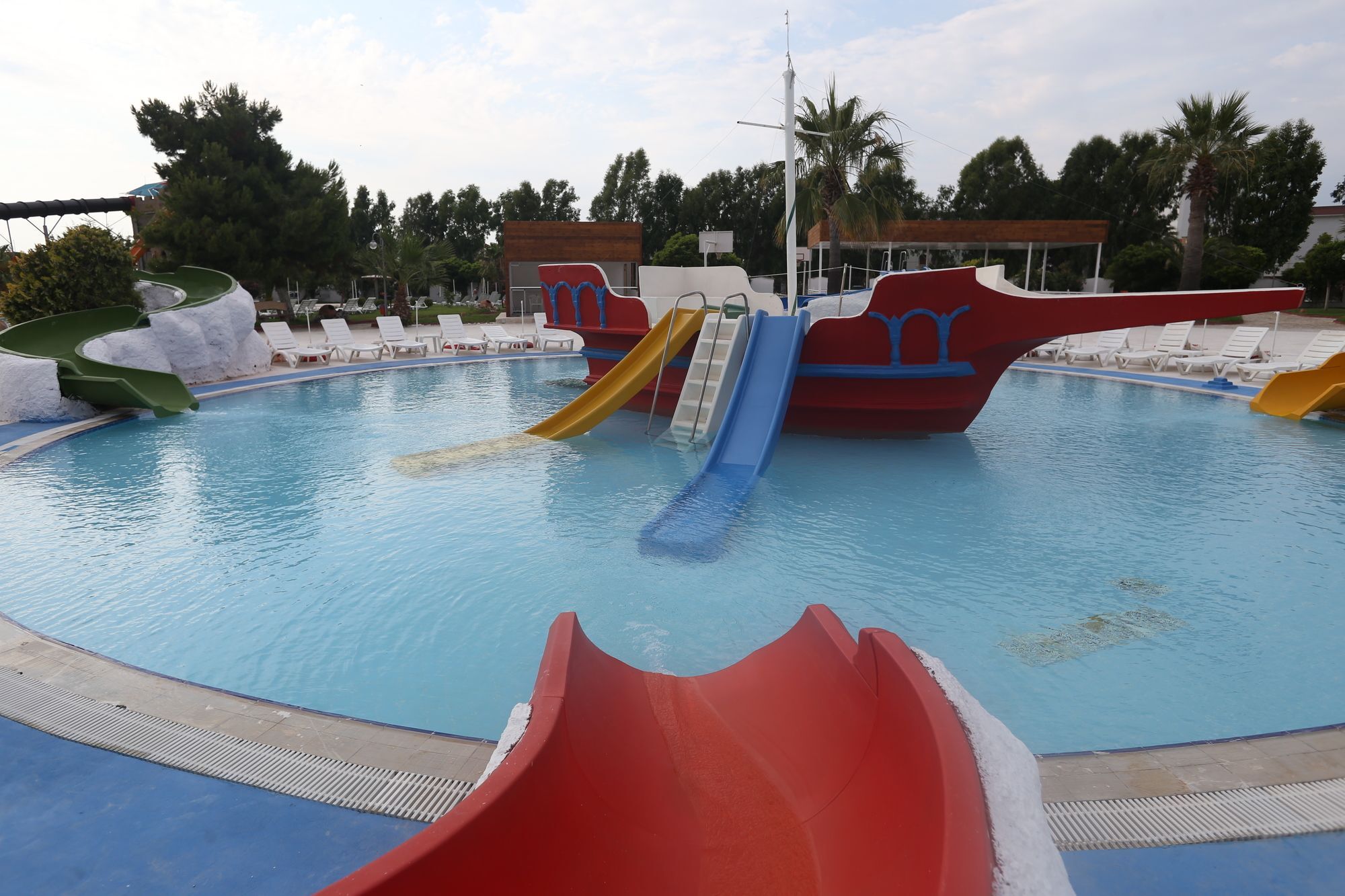 Risus Beach Resort Hotel Kusadasi Bagian luar foto